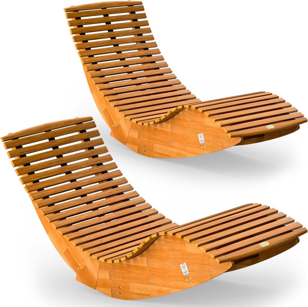 Tumbona de madera chic para tomar el sol en la piscina CASARIA