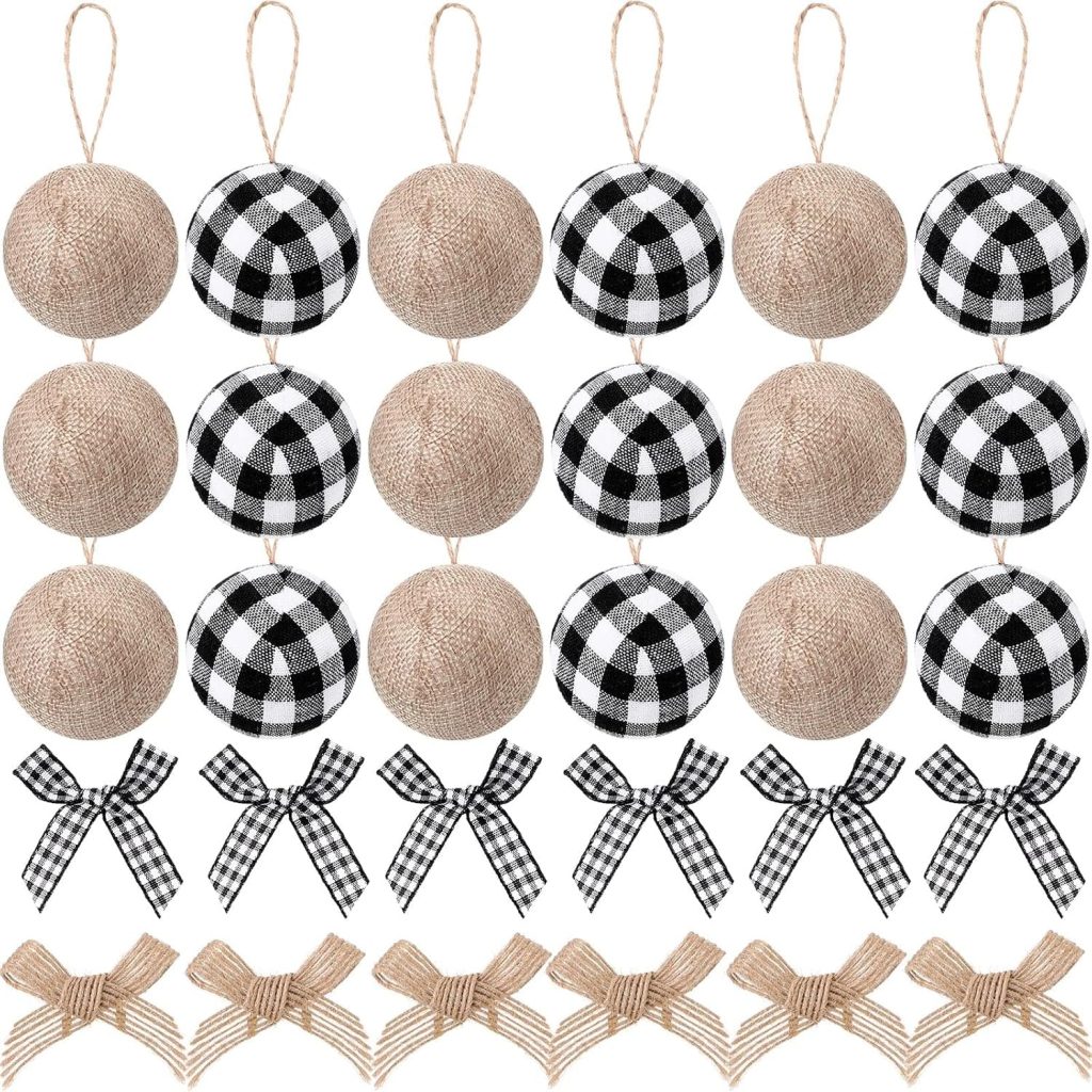 Bolas de Navidad para el árbol en blanco y negro
